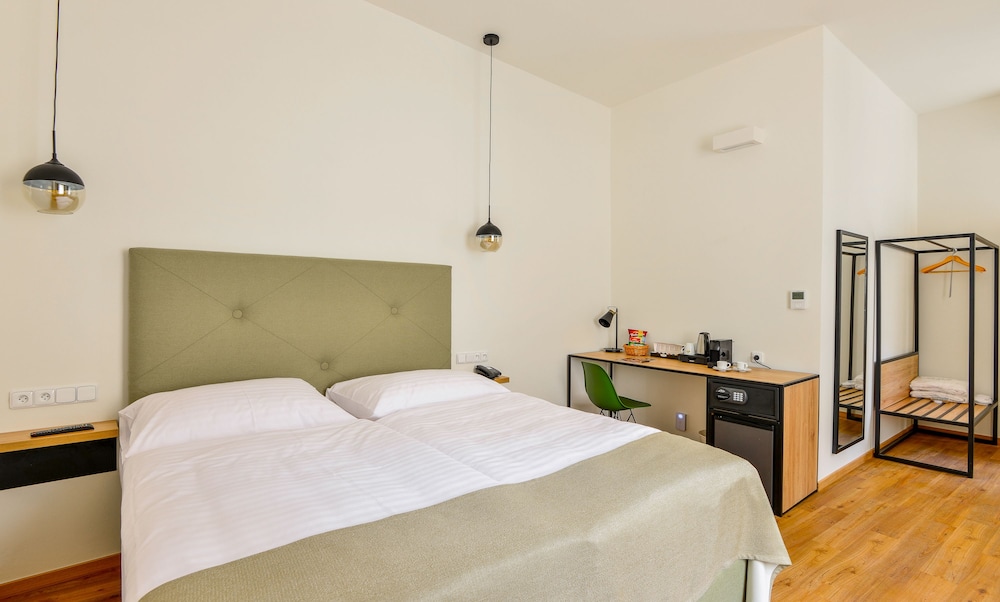 Hotel Garden Court — Hotel rooms in Prague, Prague
