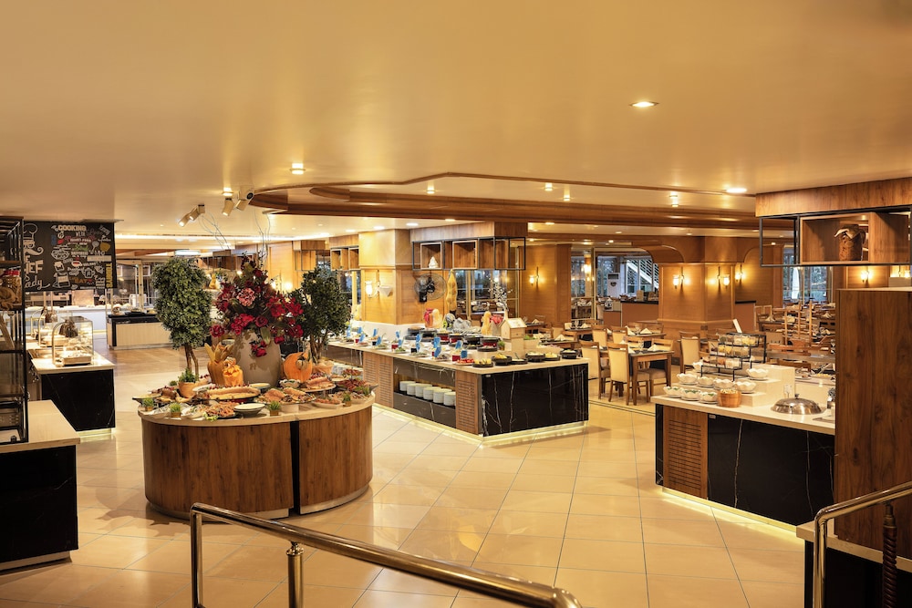 Porto Bello Hotel Resort & Spa — Restaurant & bars in Antalya