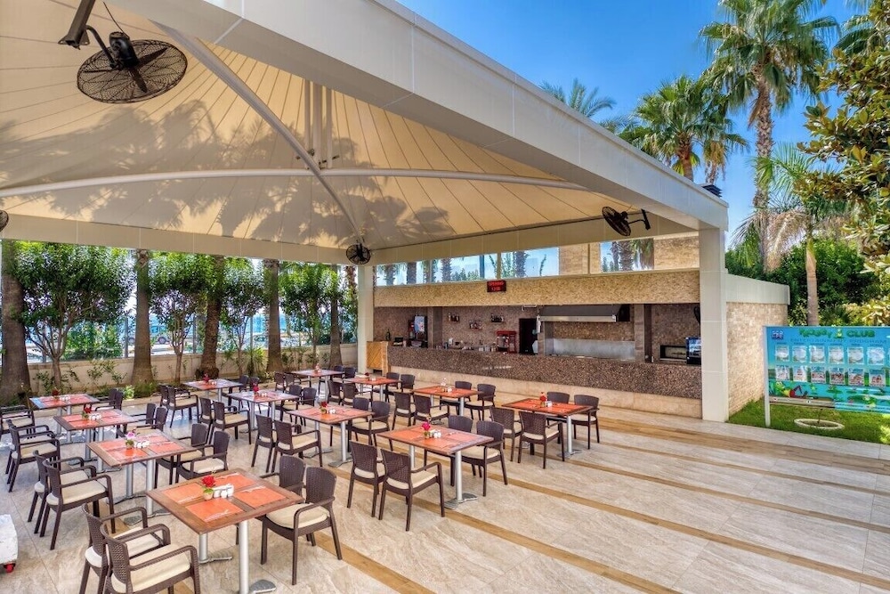 Porto Bello Hotel Resort & Spa — Restaurant & bars in Antalya
