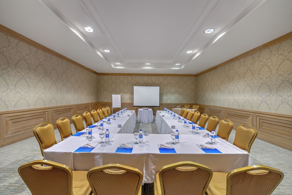 Porto Bello Hotel Resort & Spa — Hotel building in Antalya
