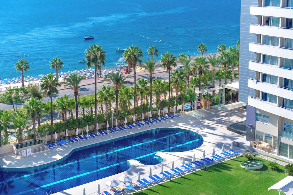Porto Bello Hotel Resort & Spa — Swimming pool in Antalya
