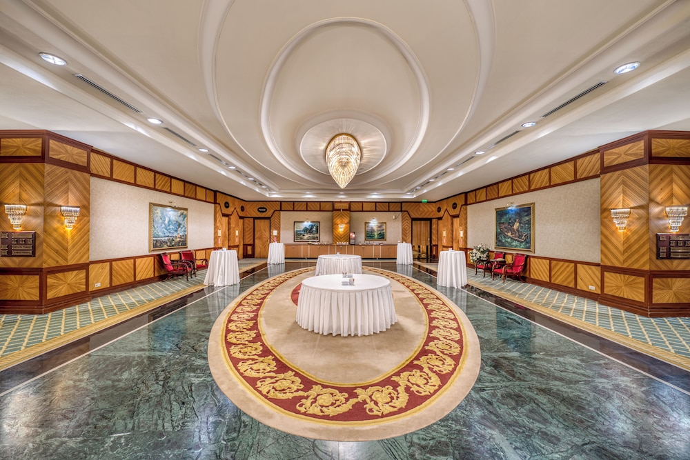 Porto Bello Hotel Resort & Spa — Restaurant & bars in Antalya