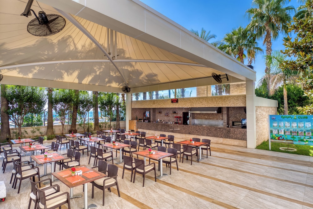 Porto Bello Hotel Resort & Spa — Restaurant & bars in Antalya