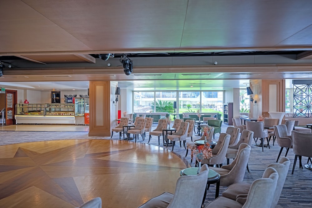Porto Bello Hotel Resort & Spa — Restaurant & bars in Antalya