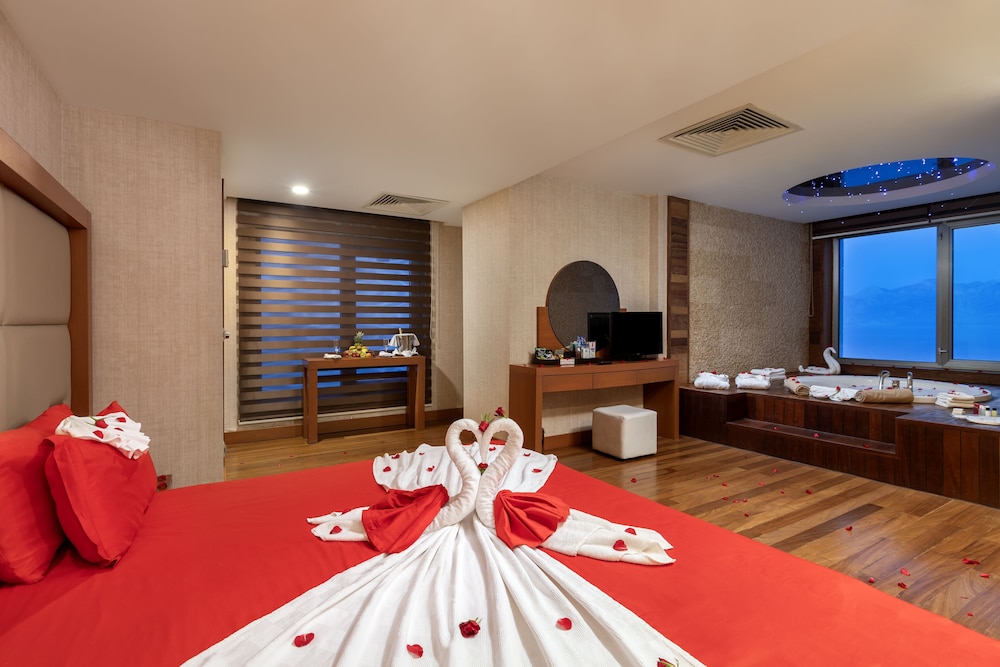 Ramada Plaza by Wyndham Antalya — Hotel rooms in Antalya