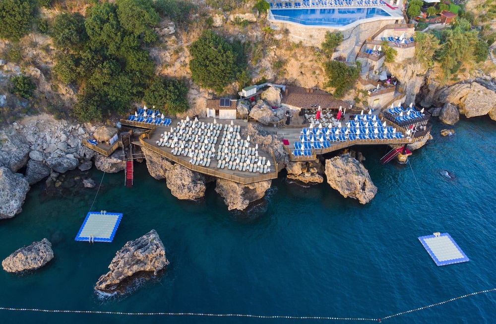 Ramada Plaza by Wyndham Antalya — Beach in Antalya