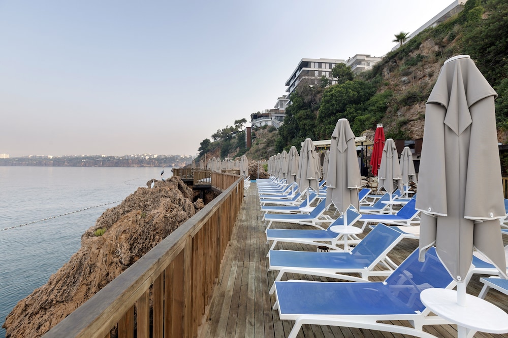 Ramada Plaza by Wyndham Antalya — Beach in Antalya