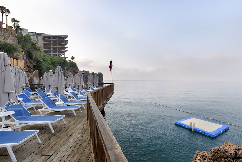 Ramada Plaza by Wyndham Antalya — Beach in Antalya