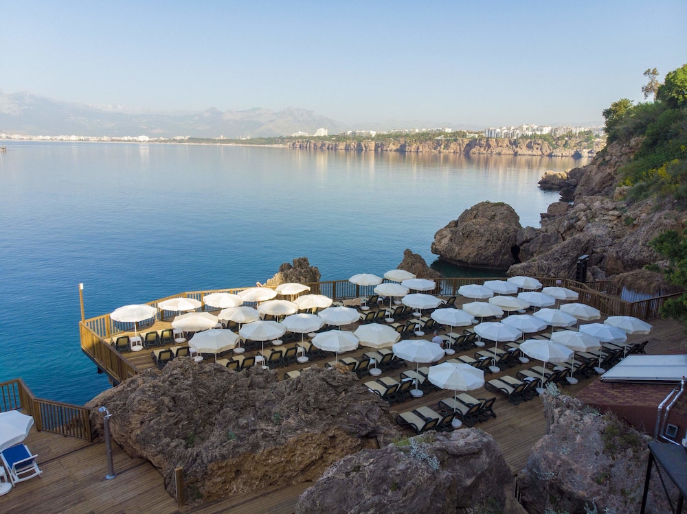 Ramada Plaza by Wyndham Antalya — Beach in Antalya