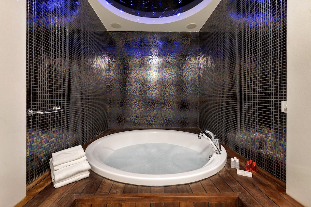Ramada Plaza by Wyndham Antalya — Spa in Antalya