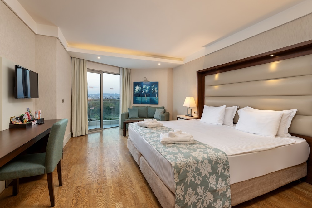 Ramada Plaza by Wyndham Antalya — Hotel rooms in Antalya