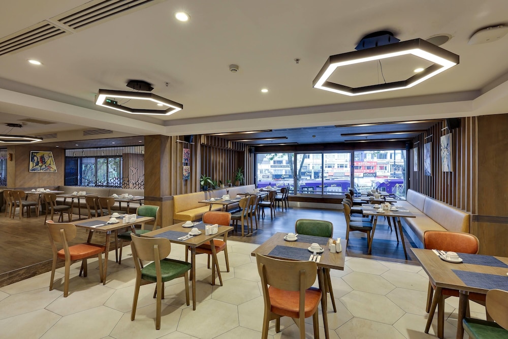 Ramada by Wyndham Istanbul Old City — Restaurant & bars in Istanbul, Istanbul