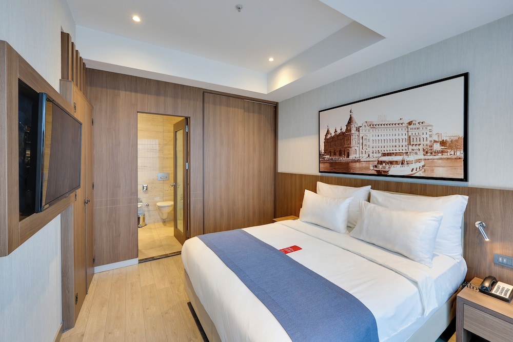 Ramada by Wyndham Istanbul Old City — Hotel rooms in Istanbul, Istanbul