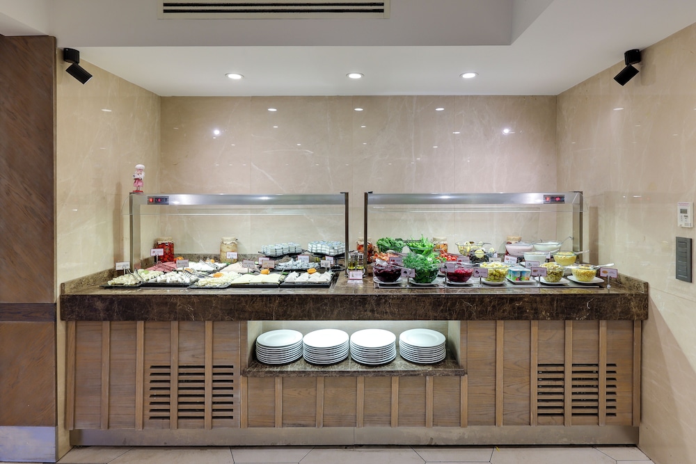 Ramada by Wyndham Istanbul Old City — Restaurant & bars in Istanbul, Istanbul