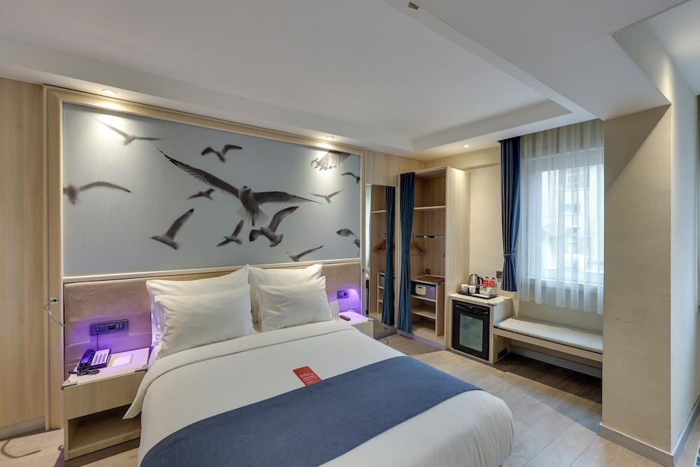 Ramada by Wyndham Istanbul Old City — Hotel rooms in Istanbul, Istanbul