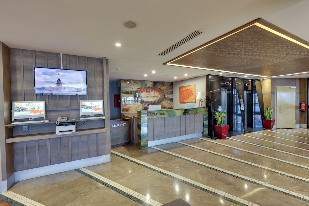 Ramada by Wyndham Istanbul Old City — Hotel building in Istanbul, Istanbul