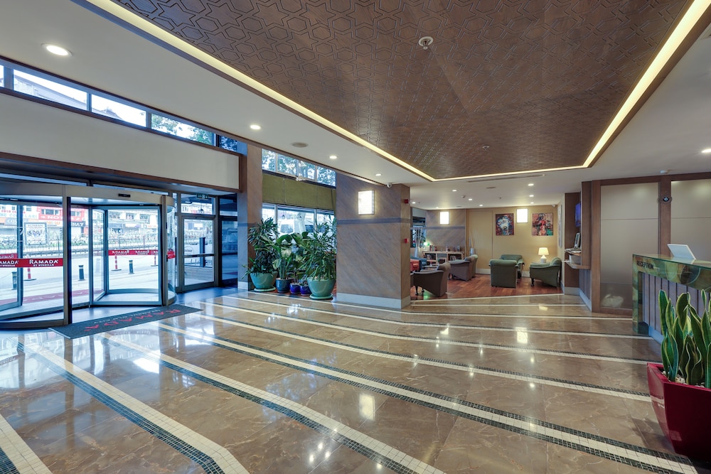 Ramada by Wyndham Istanbul Old City — Hotel building in Istanbul, Istanbul