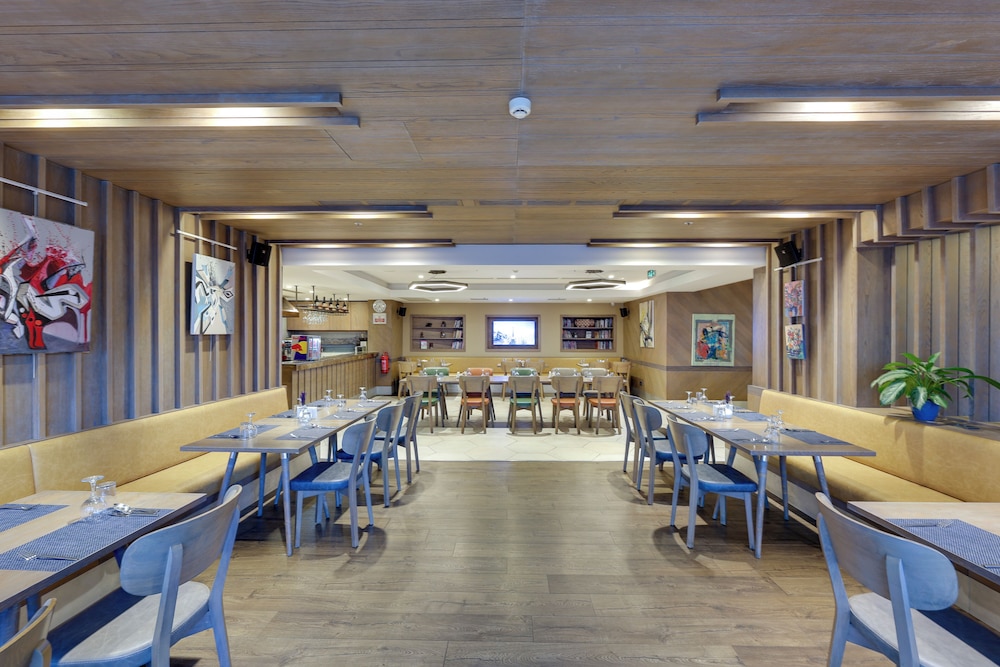 Ramada by Wyndham Istanbul Old City — Restaurant & bars in Istanbul, Istanbul