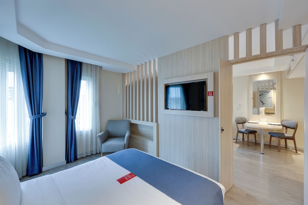 Ramada by Wyndham Istanbul Old City — Hotel rooms in Istanbul, Istanbul
