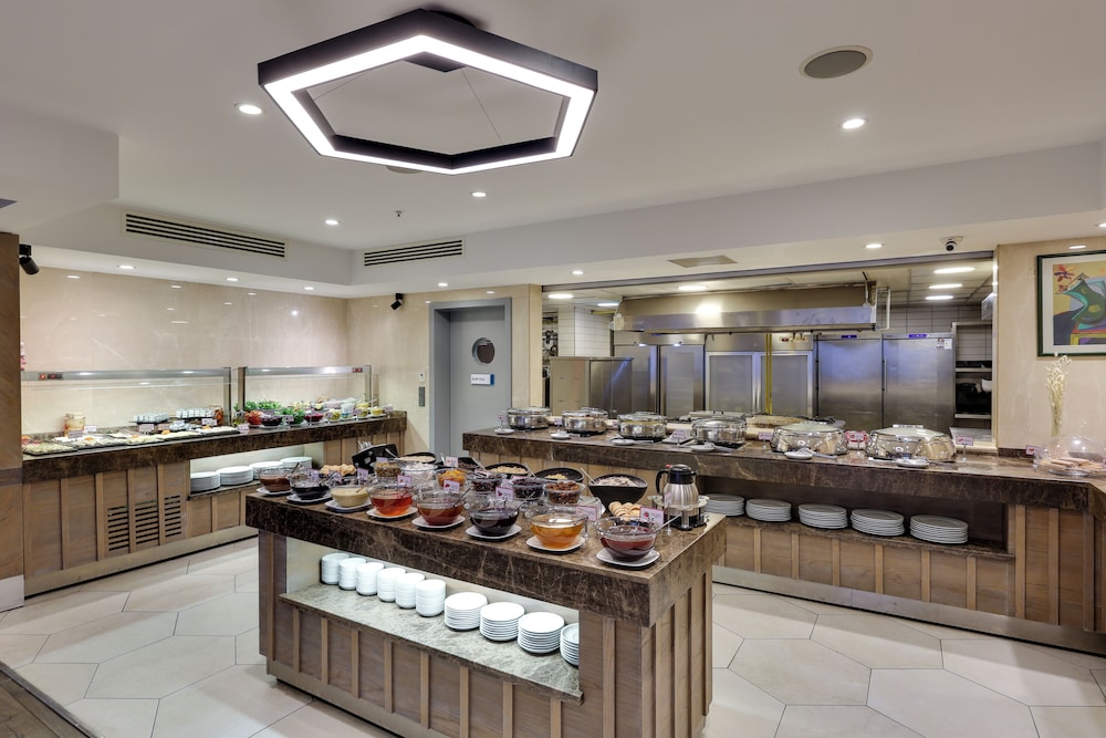 Ramada by Wyndham Istanbul Old City — Restaurant & bars in Istanbul, Istanbul