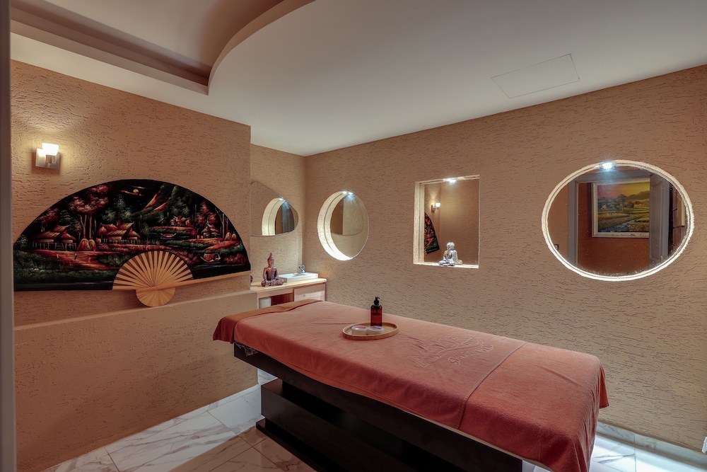 Ramada by Wyndham Istanbul Old City — Hotel rooms in Istanbul, Istanbul