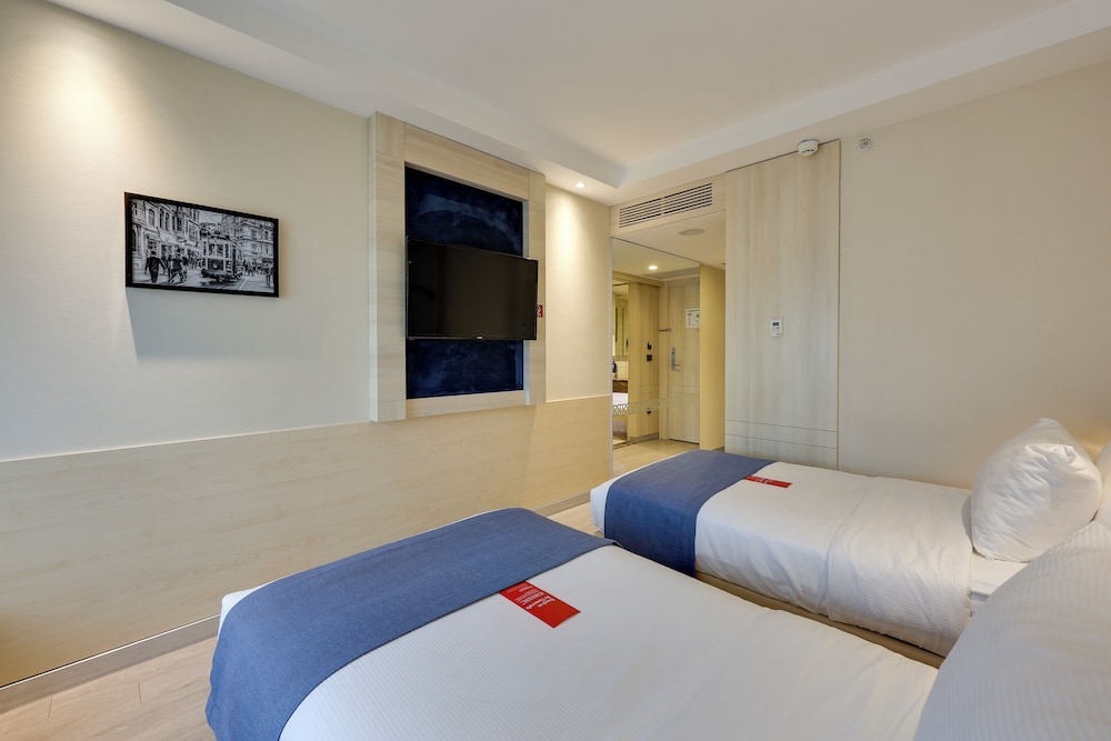 Ramada by Wyndham Istanbul Old City — Hotel rooms in Istanbul, Istanbul