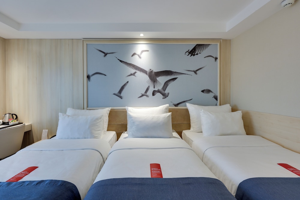 Ramada by Wyndham Istanbul Old City — Hotel rooms in Istanbul, Istanbul