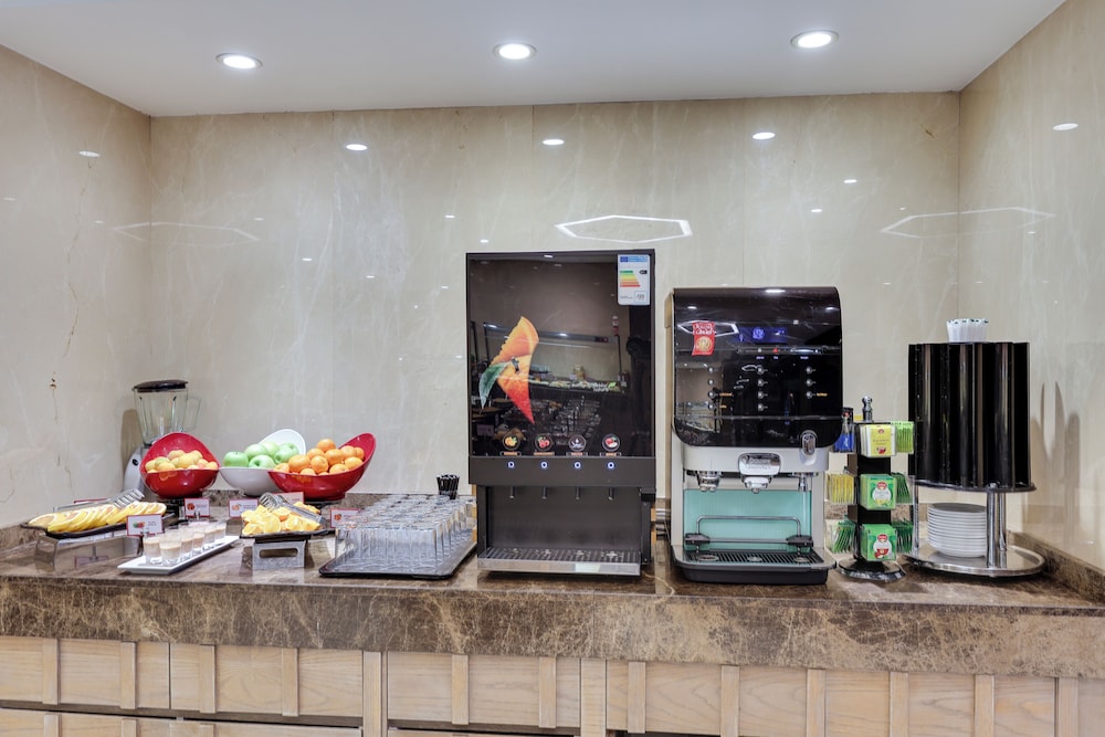 Ramada by Wyndham Istanbul Old City — Restaurant & bars in Istanbul, Istanbul