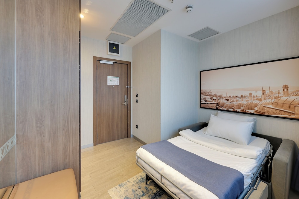 Ramada by Wyndham Istanbul Old City — Hotel rooms in Istanbul, Istanbul