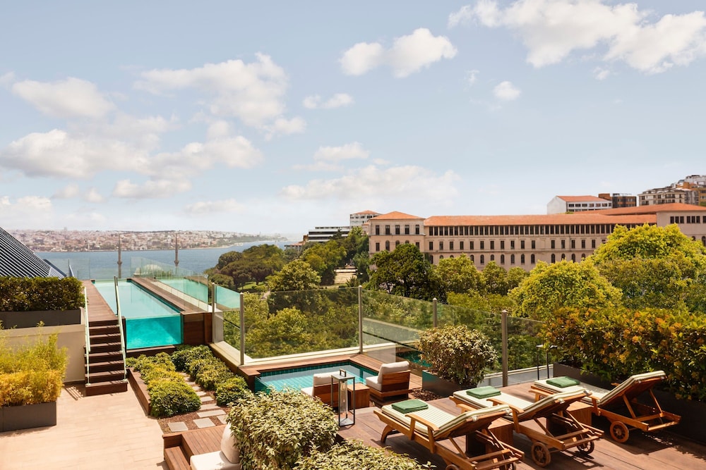 The Ritz-Carlton, Istanbul — Swimming pool in Istanbul, Istanbul