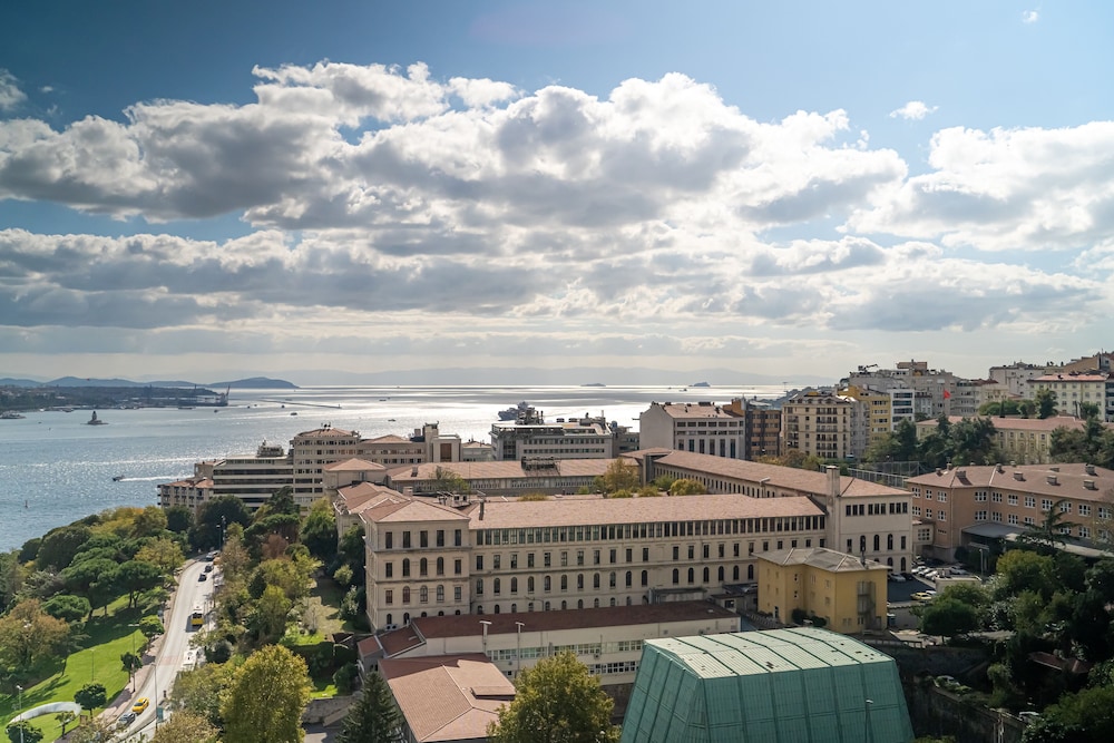 The Ritz-Carlton, Istanbul — Attractions in the area in Istanbul, Istanbul