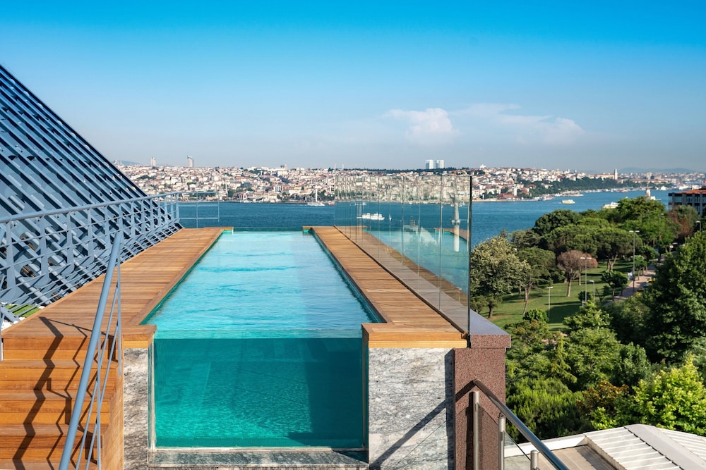 The Ritz-Carlton, Istanbul — Swimming pool in Istanbul, Istanbul