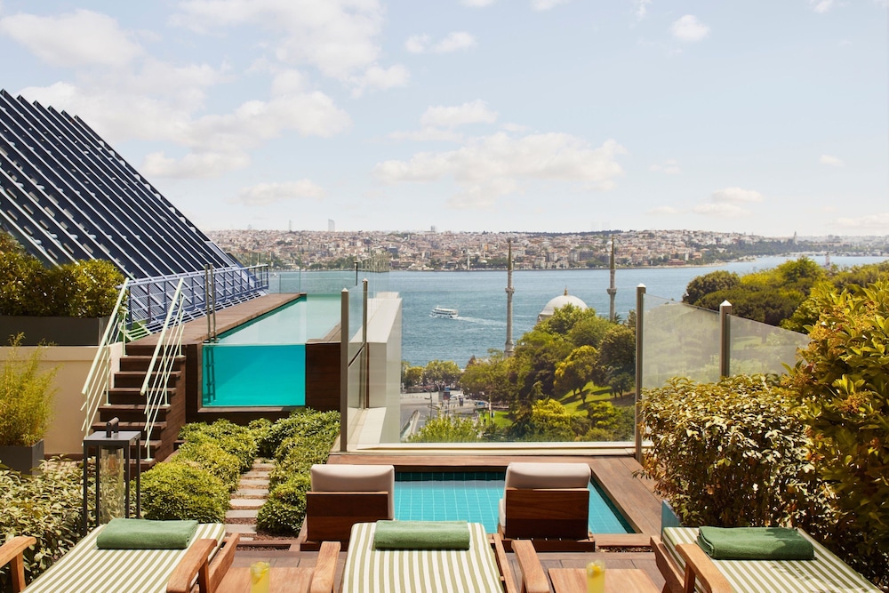 The Ritz-Carlton, Istanbul — Swimming pool in Istanbul, Istanbul