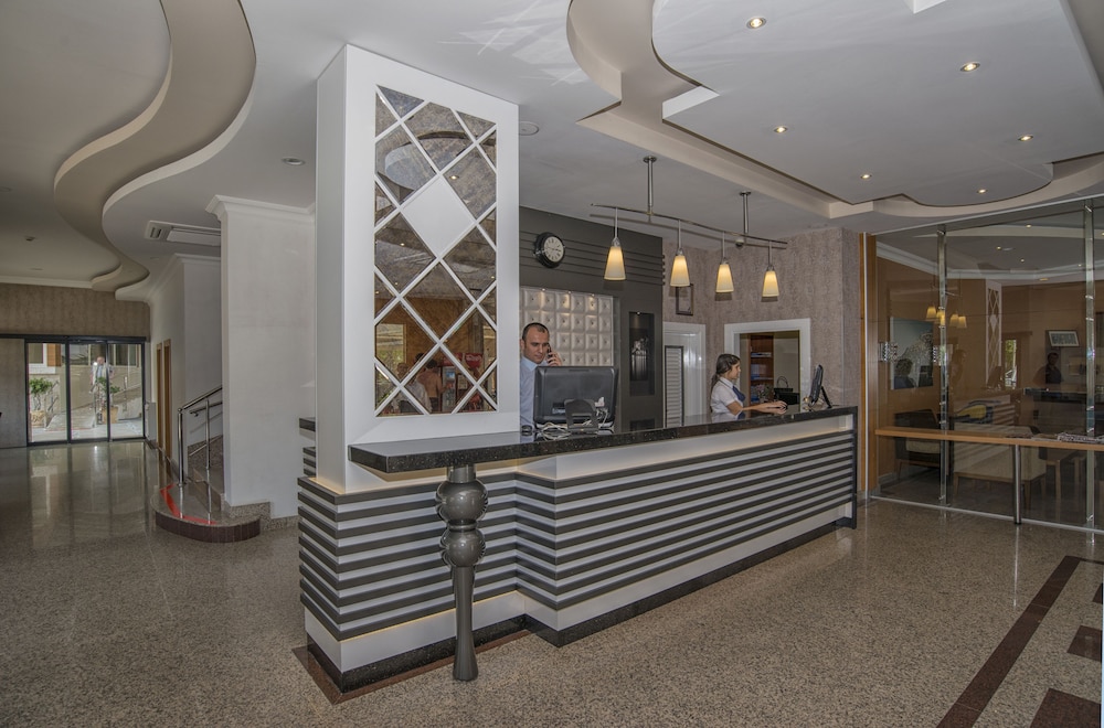 Riviera Hotel & Spa — Hotel building in Alanya
