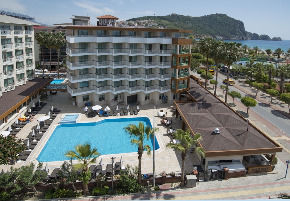 Riviera Hotel & Spa — Hotel building in Alanya