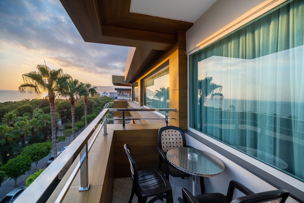 Riviera Hotel & Spa — Hotel rooms in Alanya