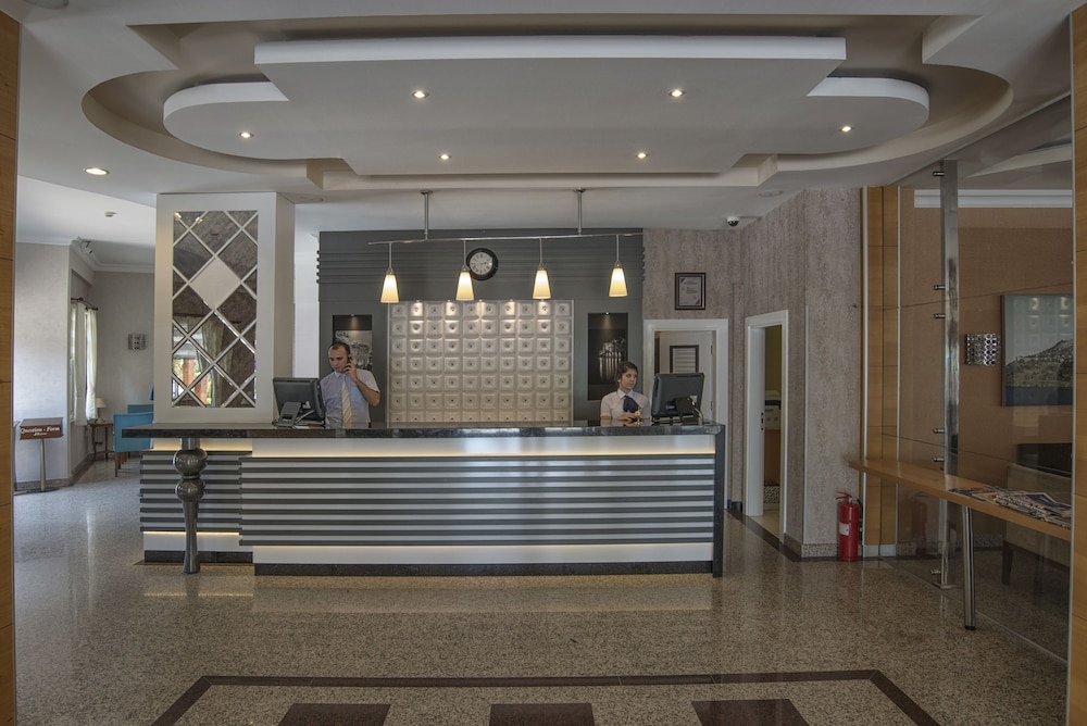 Riviera Hotel & Spa — Hotel building in Alanya