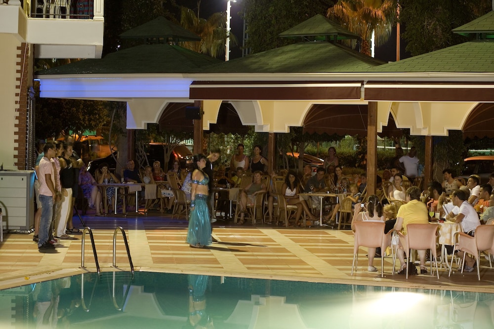 Riviera Hotel & Spa — Restaurant & bars in Alanya