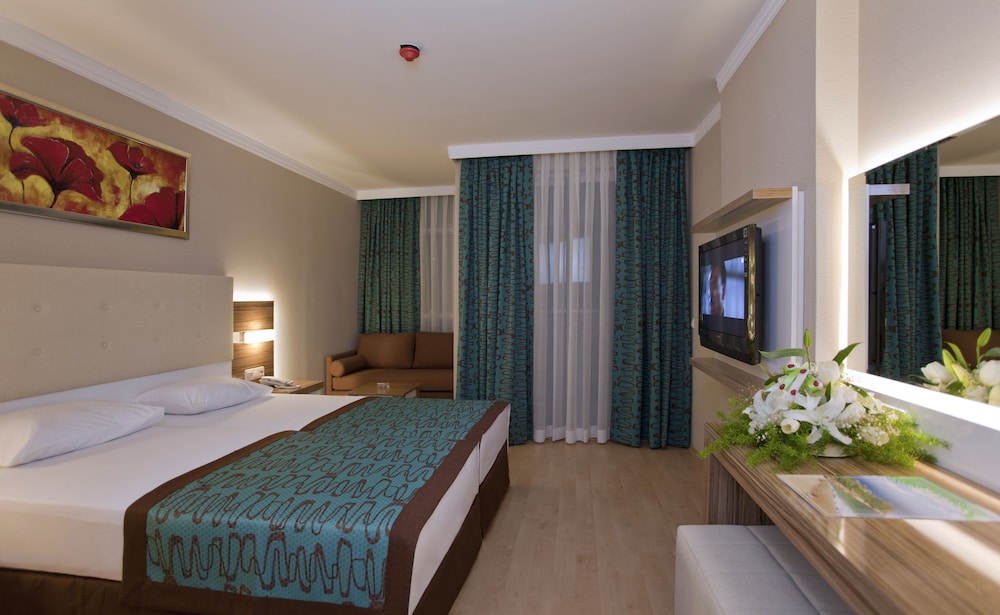 Riviera Hotel & Spa — Hotel rooms in Alanya