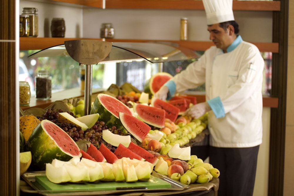 Riviera Hotel & Spa — Restaurant & bars in Alanya