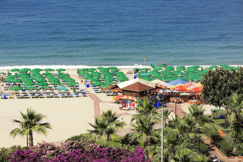 Riviera Hotel & Spa — Beach in Alanya