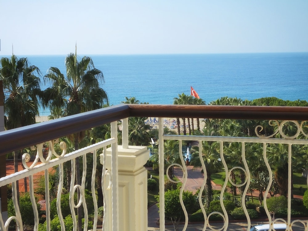 Riviera Hotel & Spa — Hotel rooms in Alanya