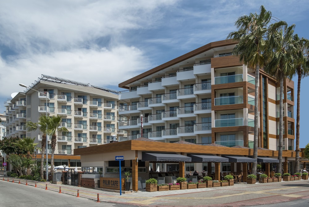 Riviera Hotel & Spa — Hotel building in Alanya