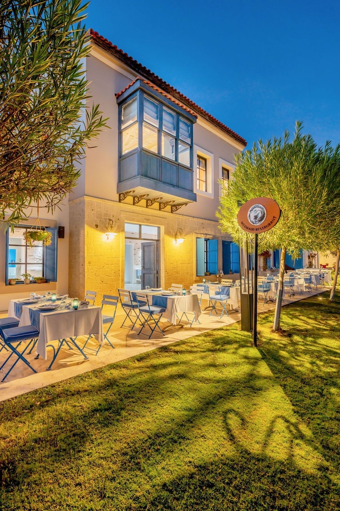 Rixos Premium Tekirova - The Land of Legends — Restaurant & bars in Kemer
