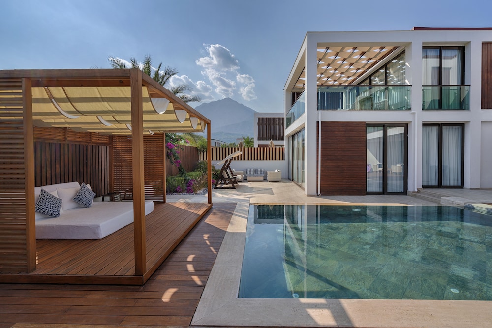 Rixos Premium Tekirova - The Land of Legends — Swimming pool in Kemer