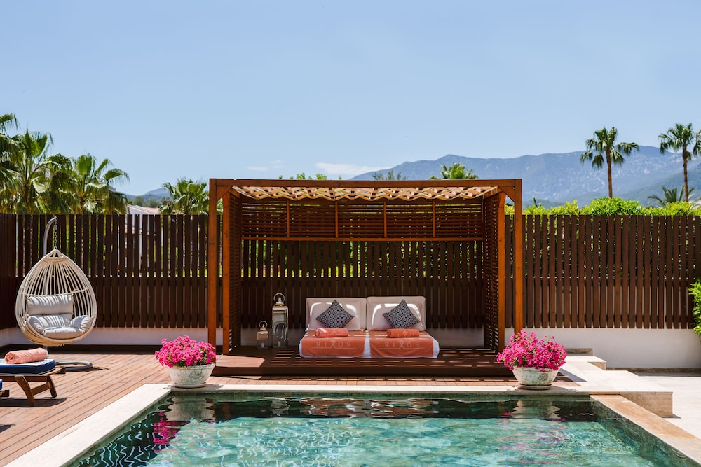 Rixos Premium Tekirova - The Land of Legends — Swimming pool in Kemer