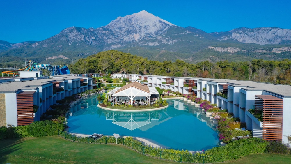 Rixos Premium Tekirova - The Land of Legends — Restaurant & bars in Kemer