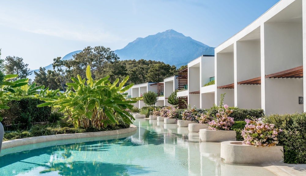 Rixos Premium Tekirova - The Land of Legends — Hotel building in Kemer