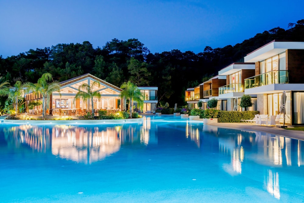 Rixos Premium Tekirova - The Land of Legends — Swimming pool in Kemer