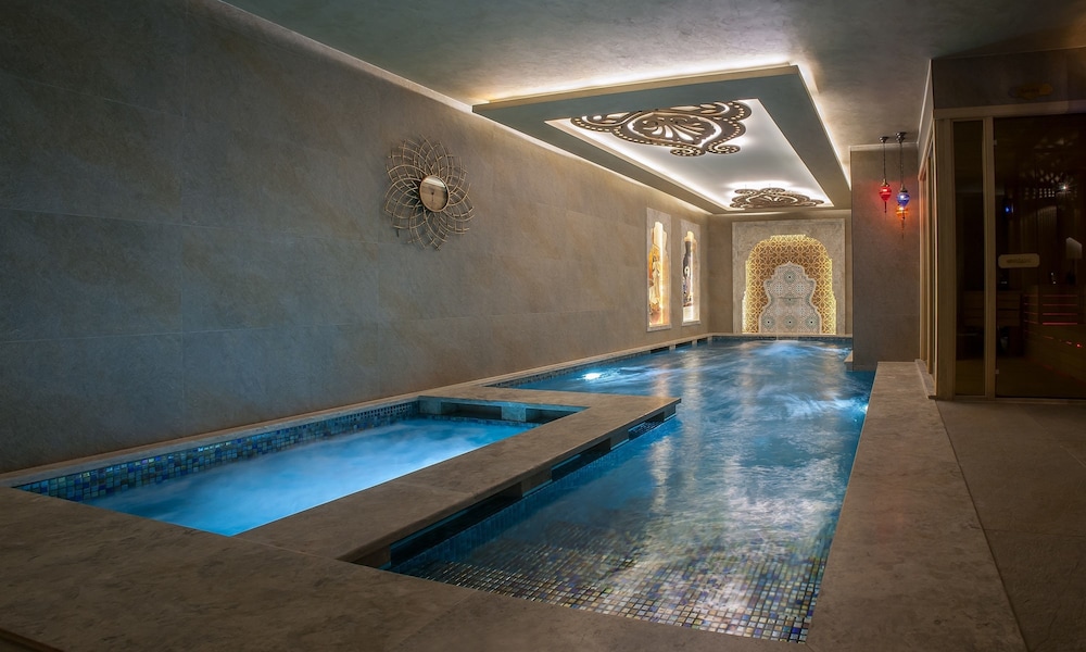 Romance Istanbul Hotel — Swimming pool in Istanbul, Istanbul